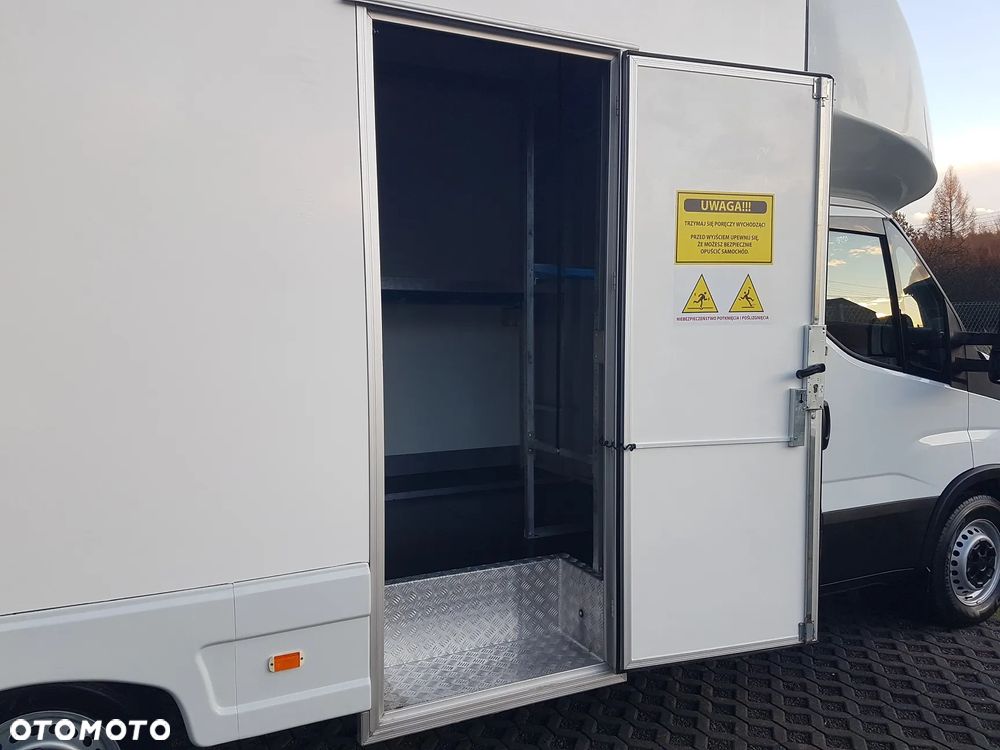Iveco DAILY KONTENER NISKOPODŁOGOWY 4,43x2,23x2,42 SKLEP KAMPER KONIOWÓZ BAR KLIMA - 35