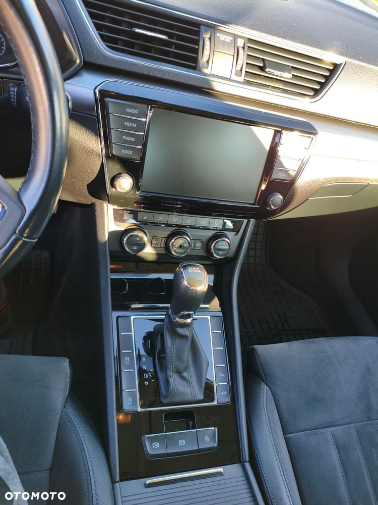 Skoda Superb 2.0 TDI Ambition DSG - 28