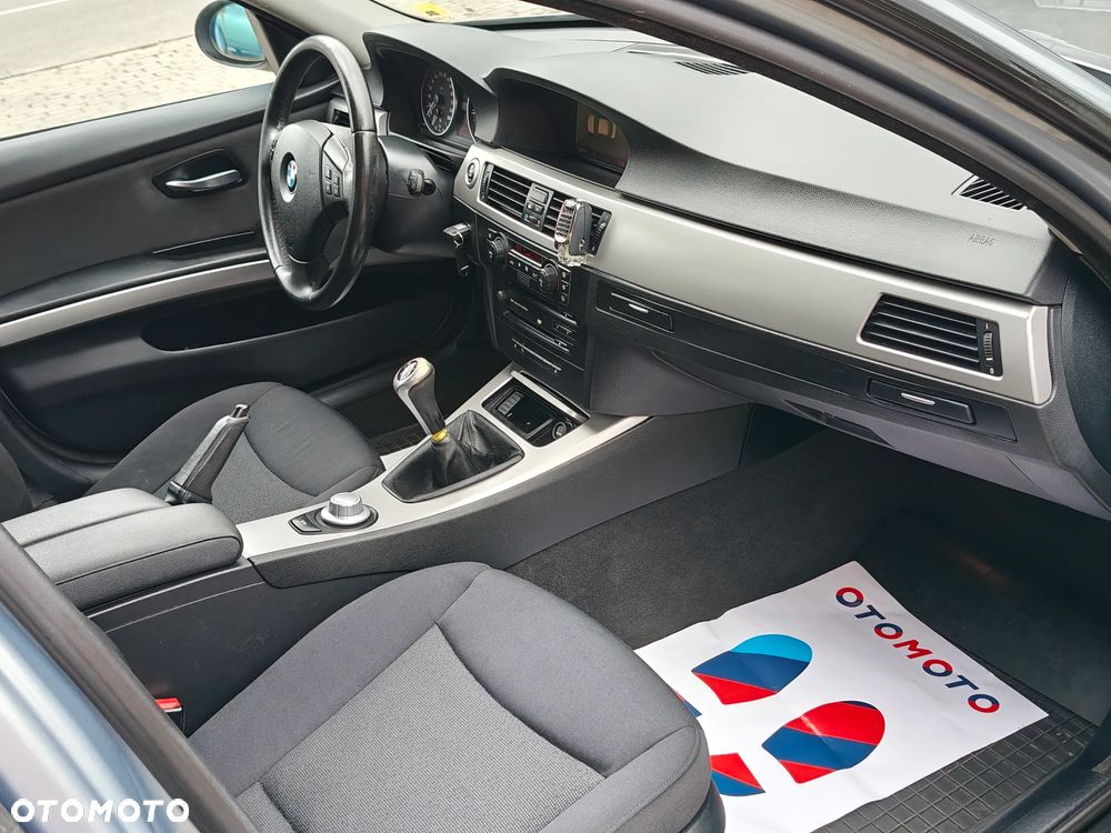 BMW Seria 5 520i - 15