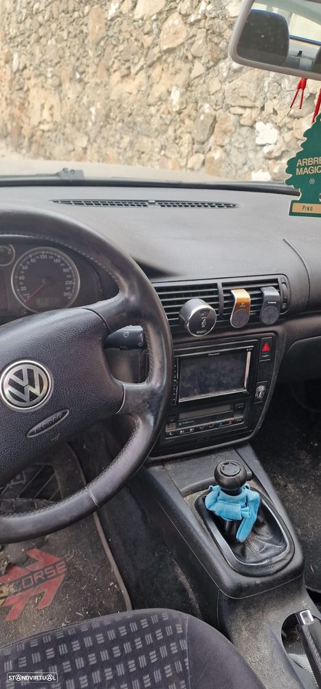VW Passat 1.9 TDi Confortline - 4