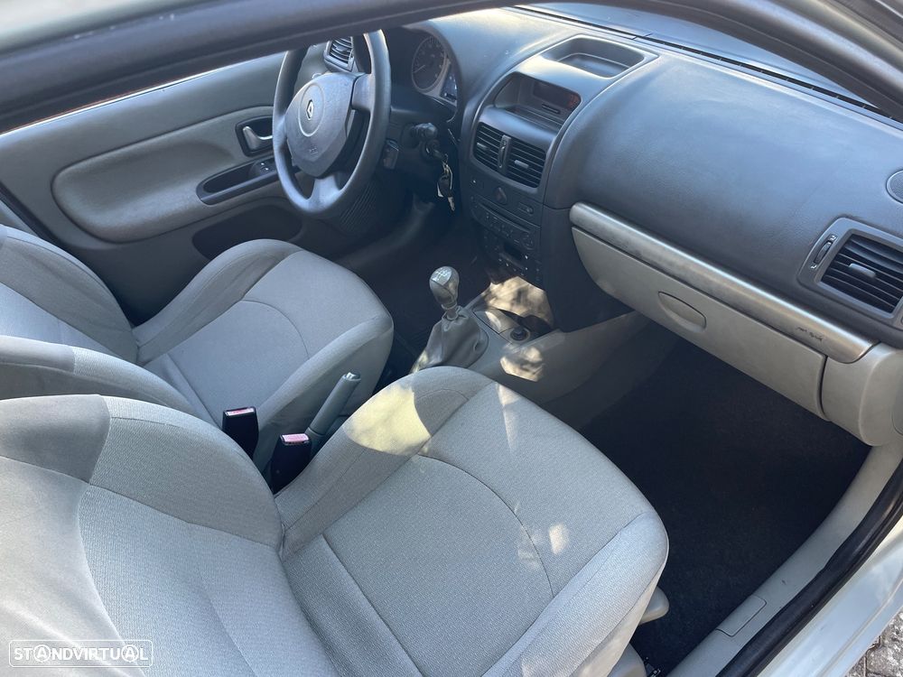 Renault Clio 1.2 16V Privilège - 18