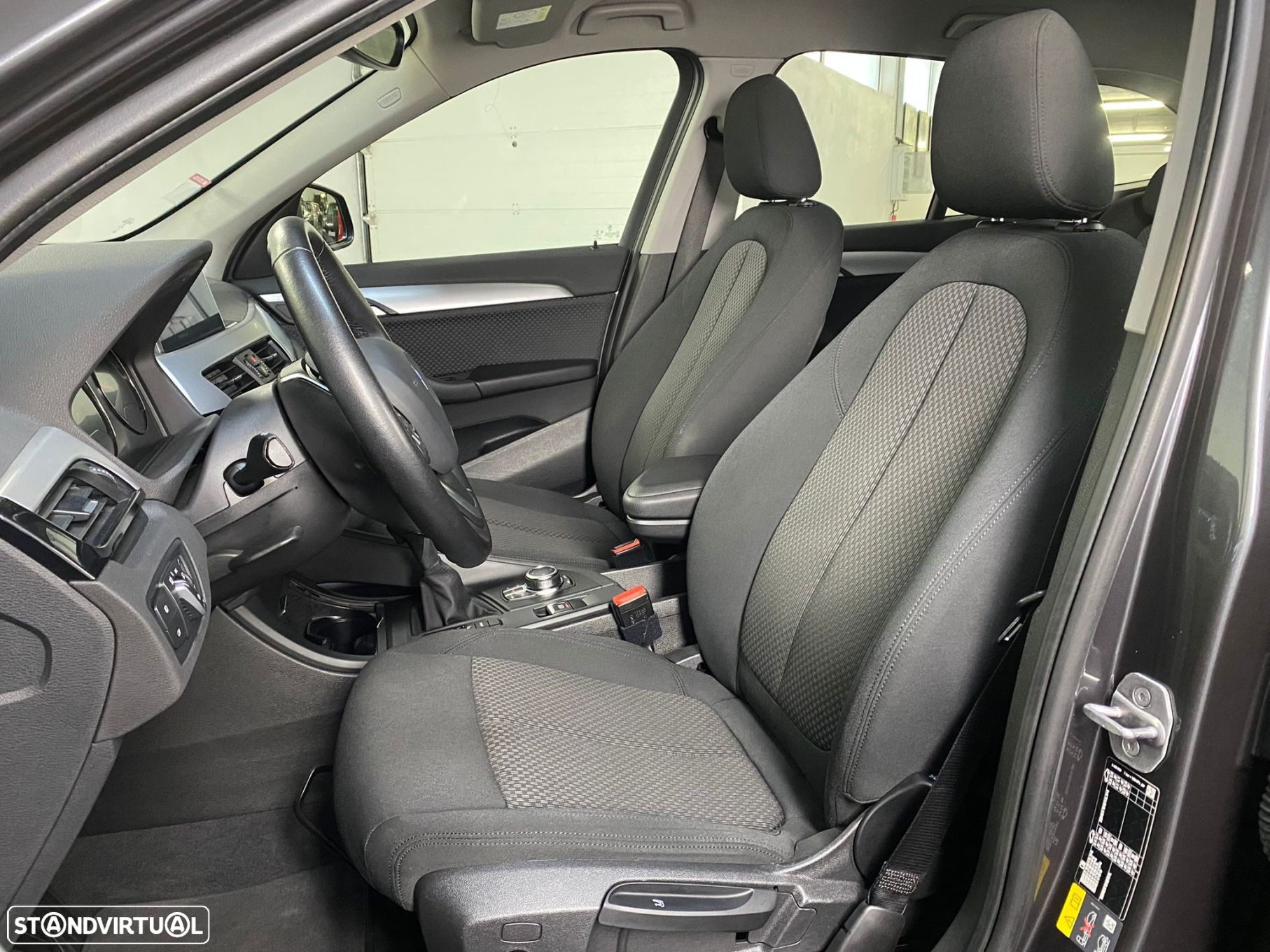 BMW X1 25 e xDrive Corporate Edition - 6