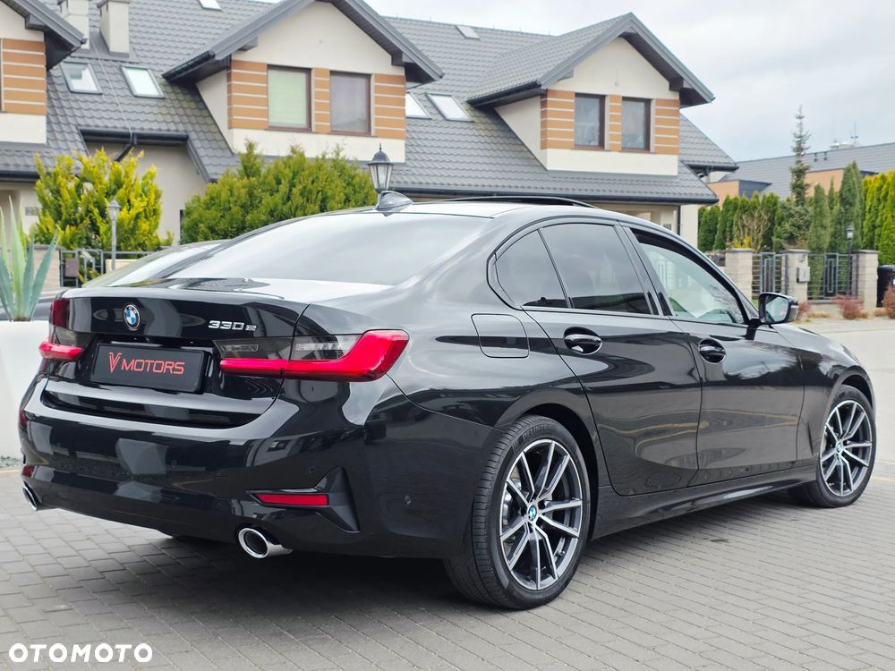 BMW Seria 3 330e Sport Line - 36