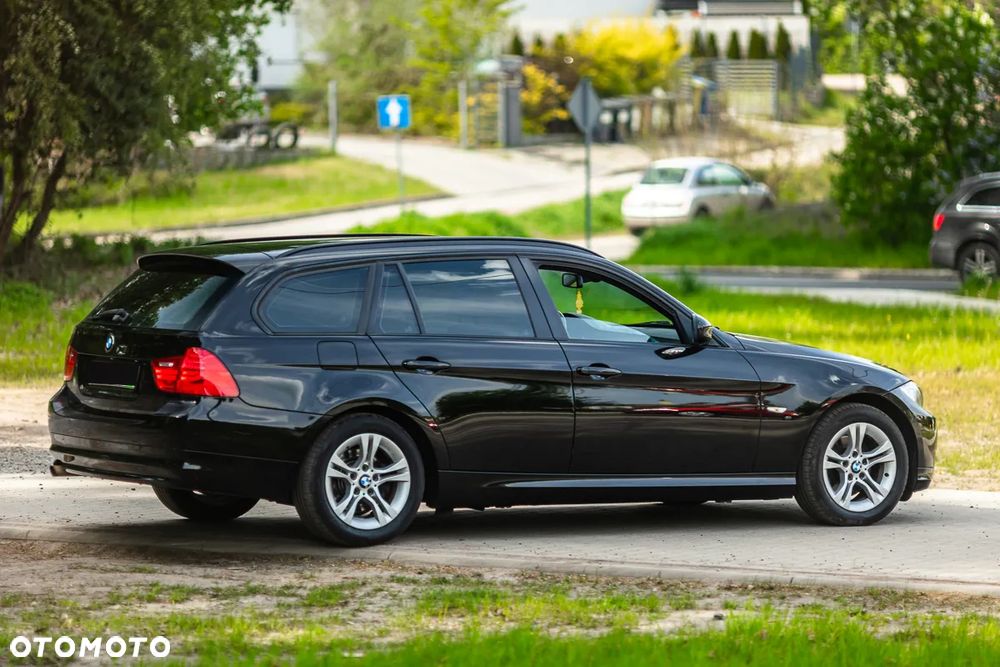 BMW Seria 3 318d DPF Edition Sport - 17