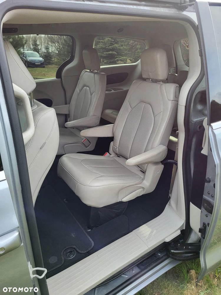 Chrysler Pacifica - 13