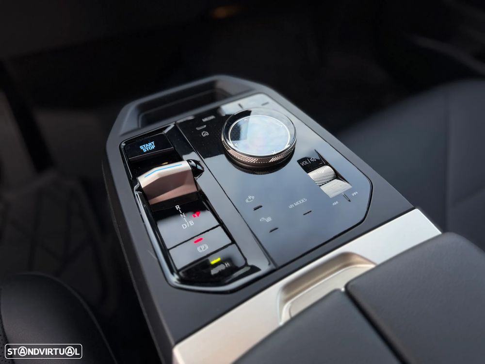 BMW iX xDrive 40 Pack Desportivo - 7