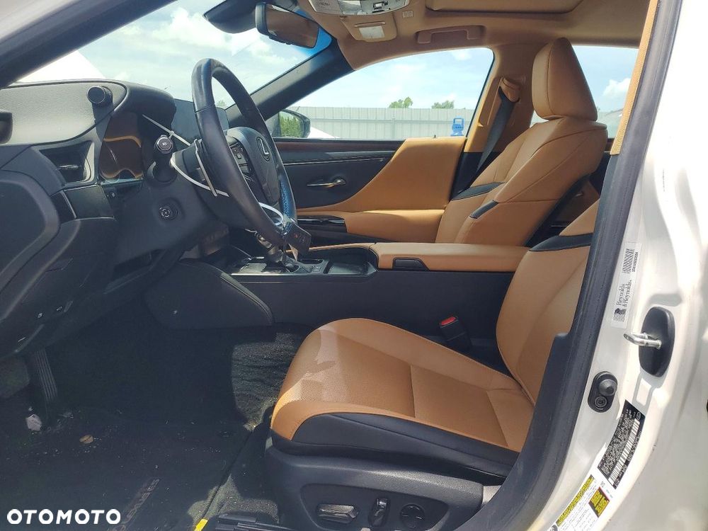 Lexus ES 300h Business Edition - 7