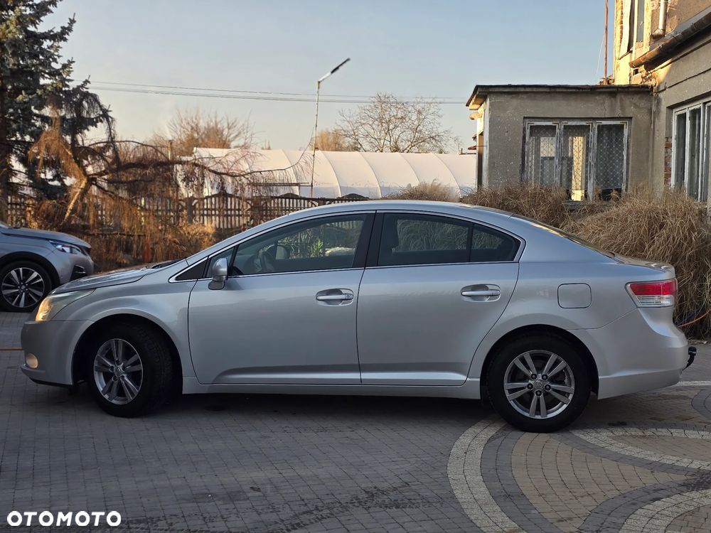 Toyota Avensis - 24