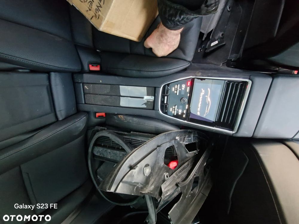 Porsche Panamera 4 E-Hybrid 10 Years Edition - 23