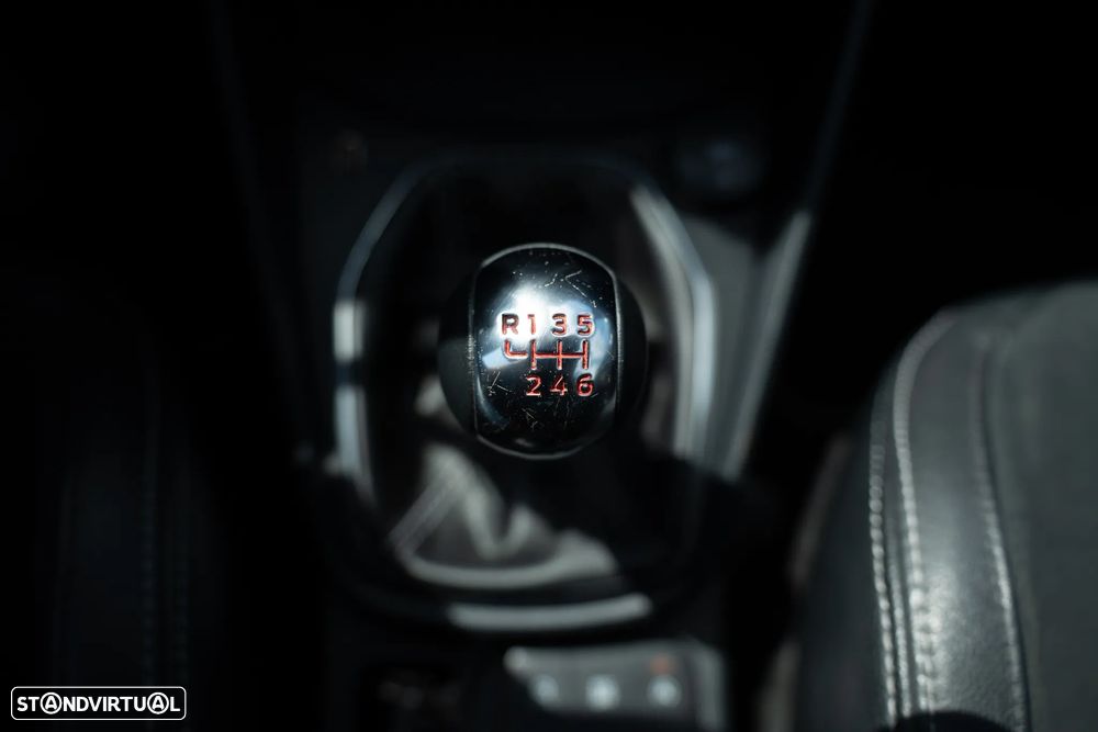 Ford Fiesta 1.5 EcoBoost S&S ST X - 28