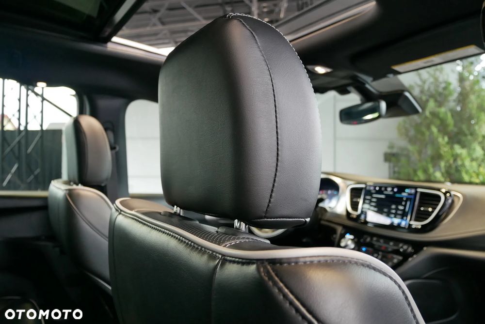Chrysler Pacifica - 26