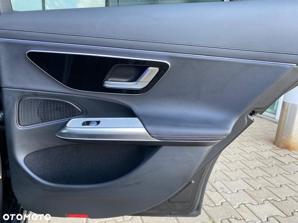 Mercedes-Benz Klasa E 220 d mHEV 4-Matic AMG 9G-Tronic - 28