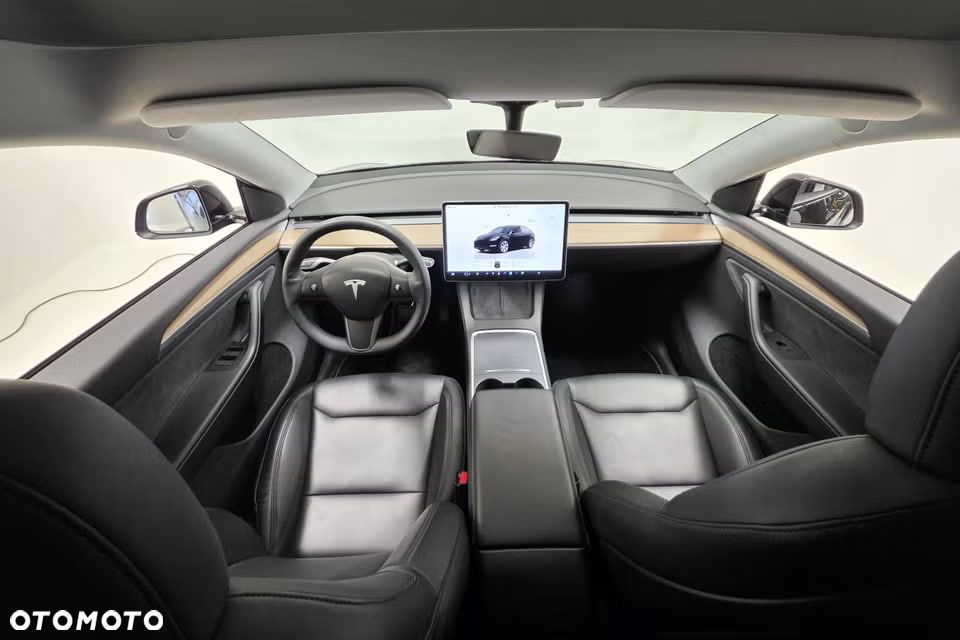 Tesla Model Y Long Range AWD - 10