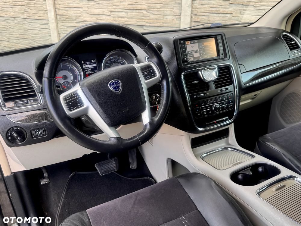 Lancia Voyager 2.8CRD Platinum - 17