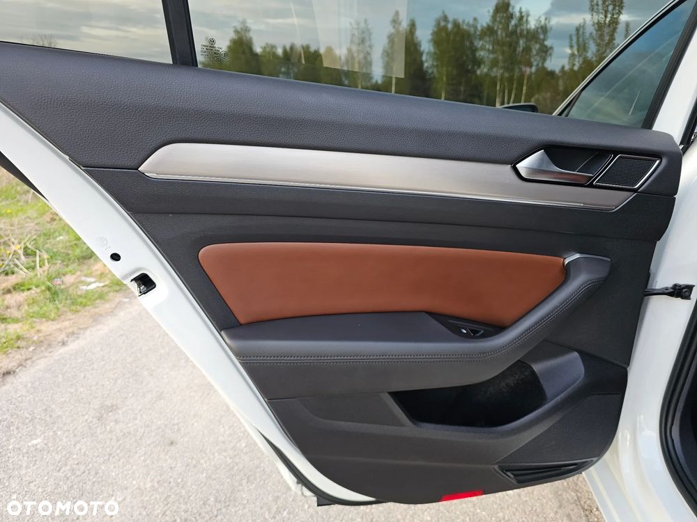 Volkswagen Passat 1.8 TSI BMT Highline - 29