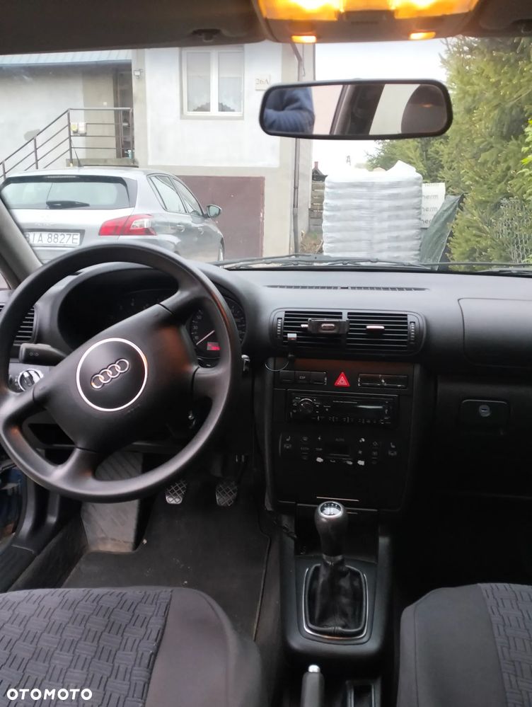 Audi A3 3-drzwiowe 1.8 Attraction - 6
