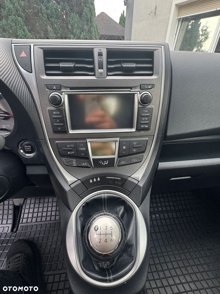 Toyota Verso S 1.4 D-4D Premium - 10
