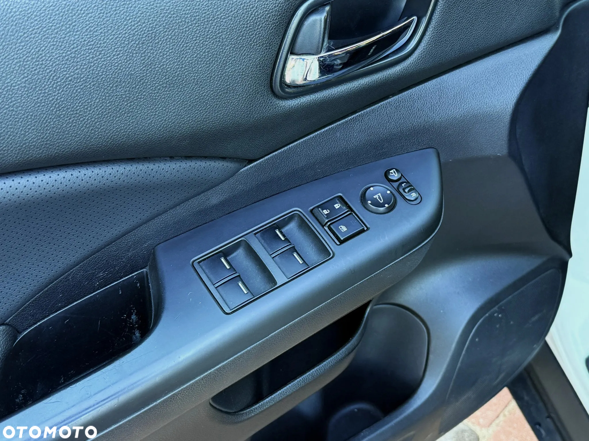 Honda CR-V 2.0i-VTEC 4WD Automatik Elegance - 10