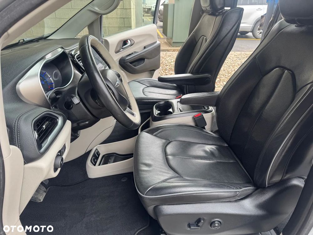 Chrysler Pacifica - 7