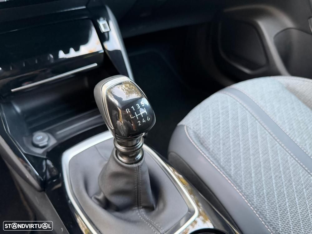 Peugeot 2008 1.2 PureTech Allure Pack - 30