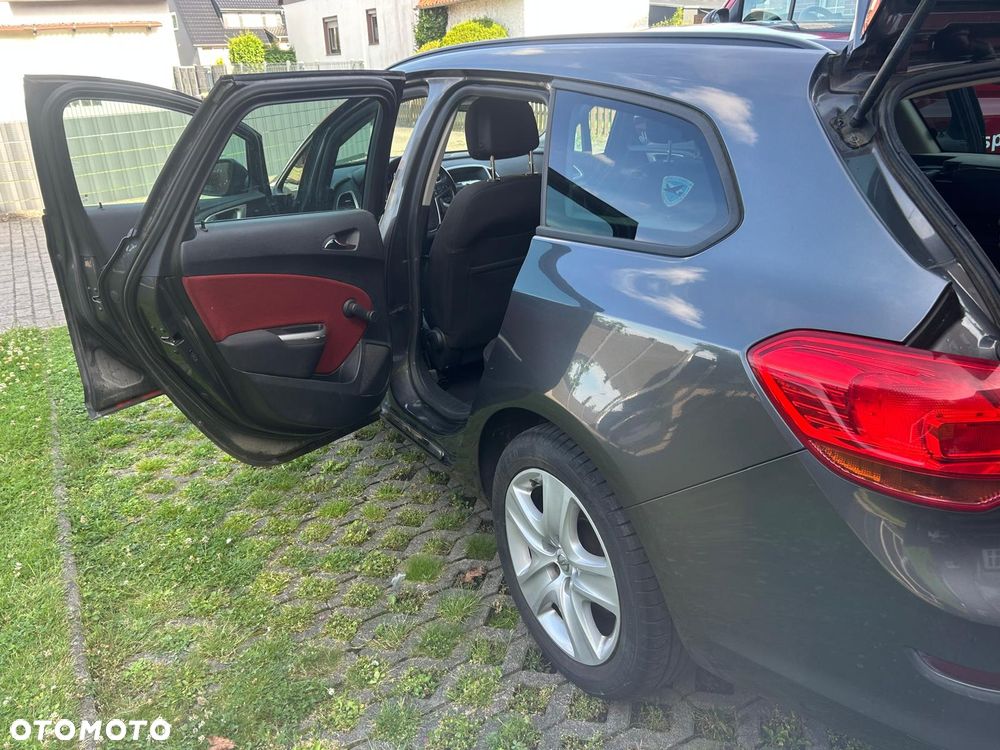 Opel Astra 1.6 Turbo Design Edition - 3