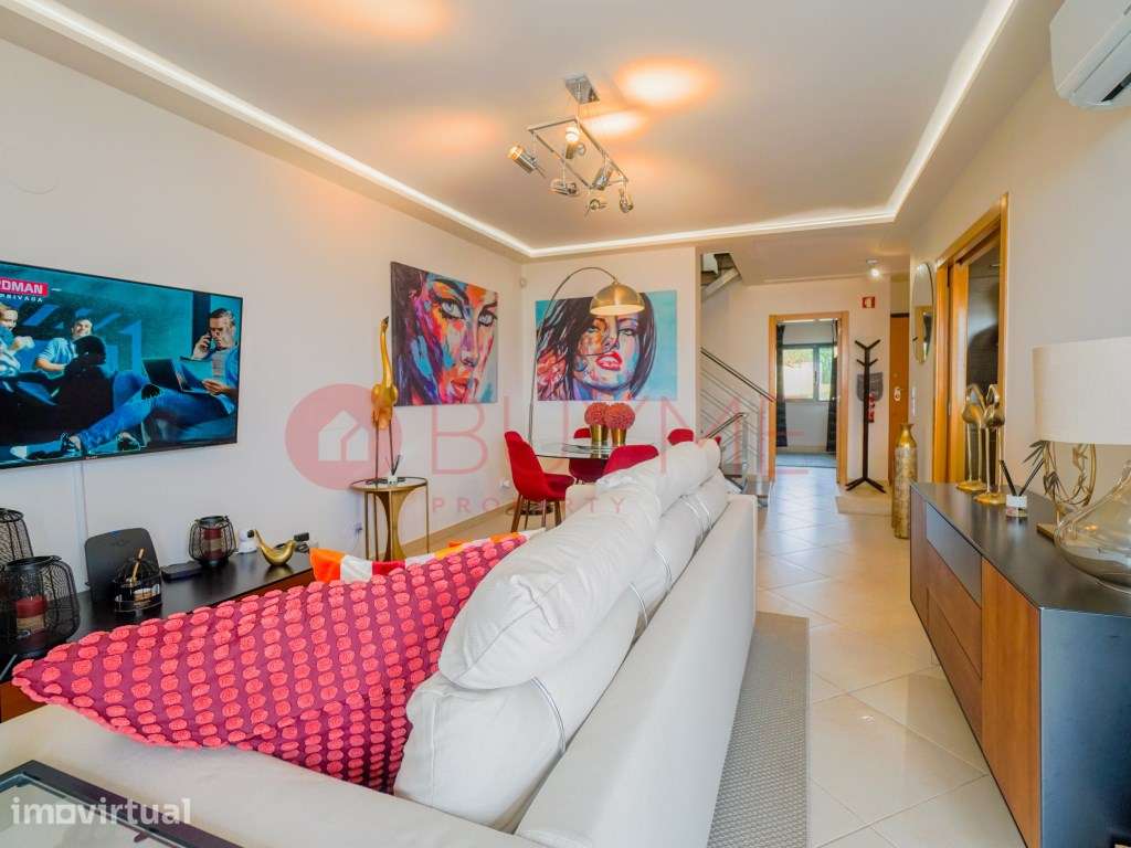 Moradia V3+2 Moderna com Piscina e Garagem em Vilamoura - Grande imagem: 2/26