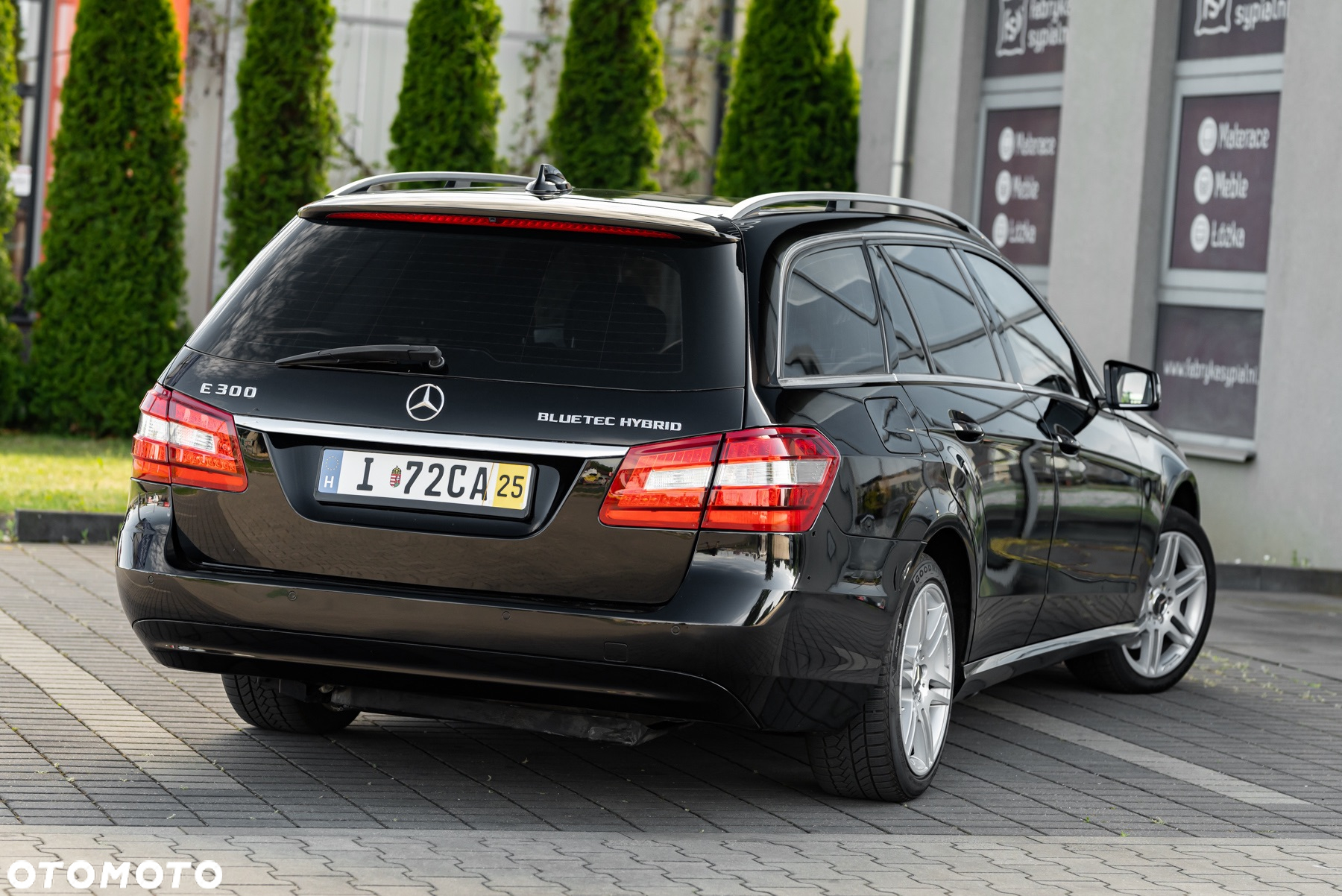 Mercedes-Benz Klasa E 300 T BlueTEC HYBRID 7G-TRONIC Avantgarde - 17
