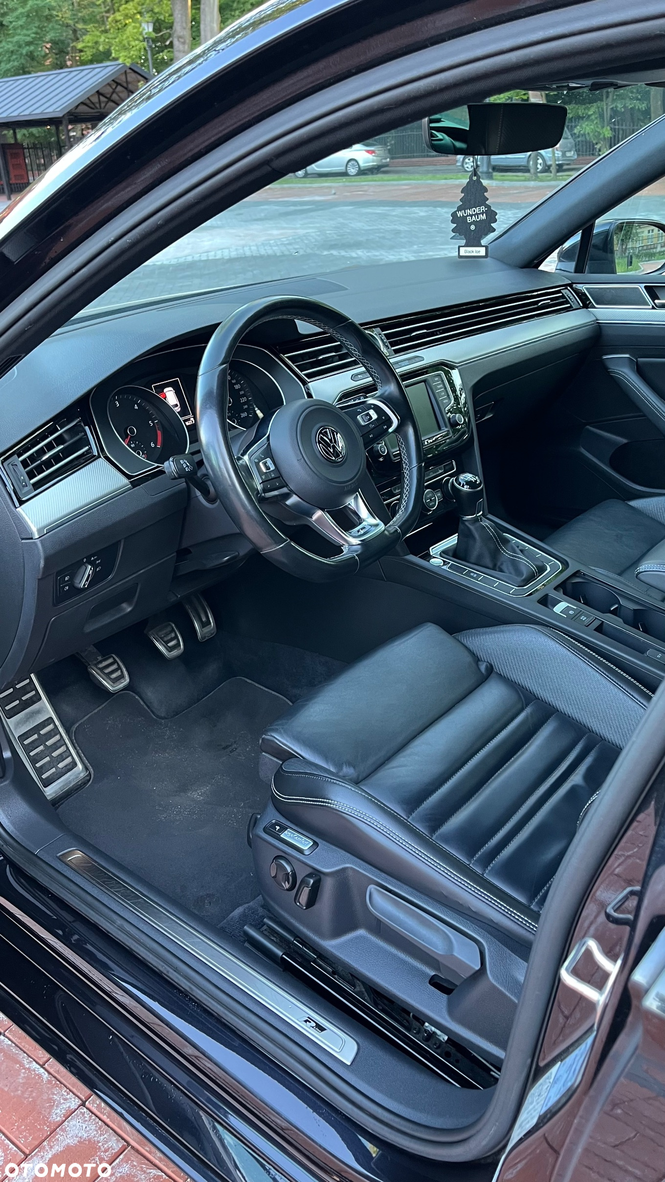 Volkswagen Passat - 11