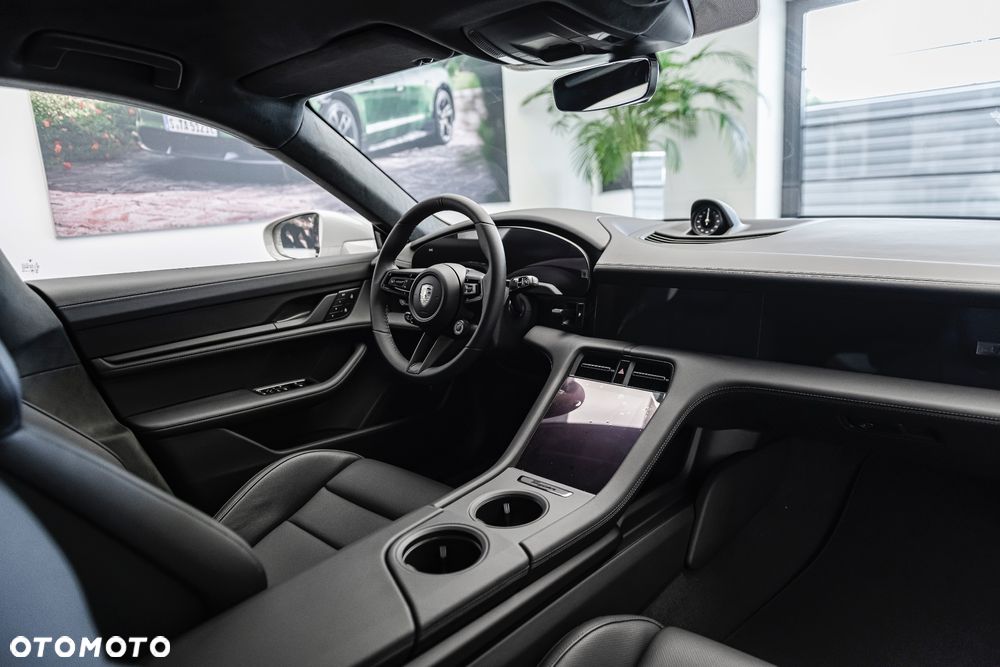 Porsche Taycan - 26