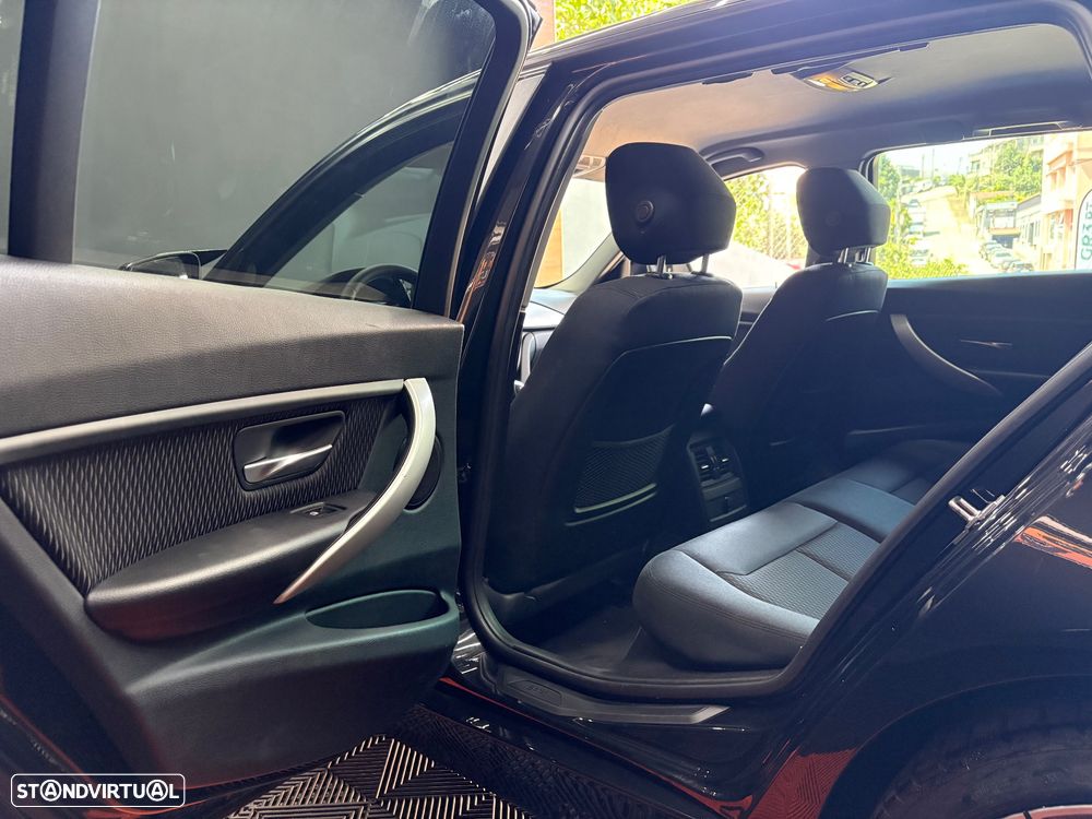 BMW 320 d Aut. Sport Line - 36