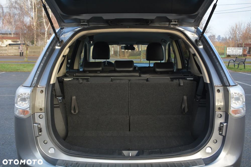 Mitsubishi Outlander - 25