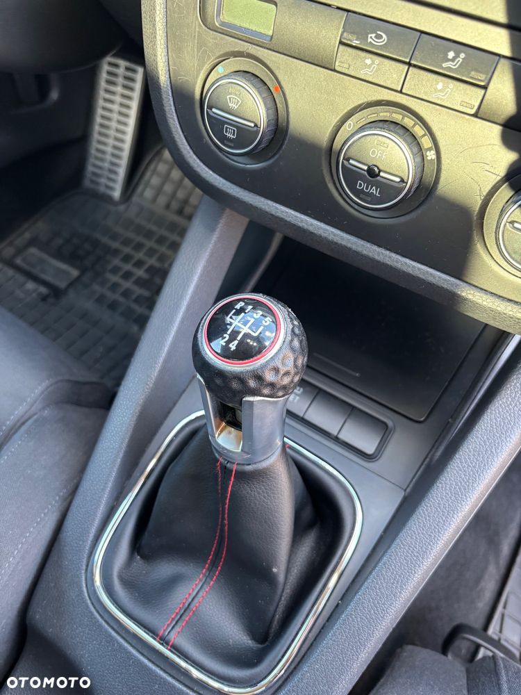 Volkswagen Jetta 1.9 TDI Comfortline - 23