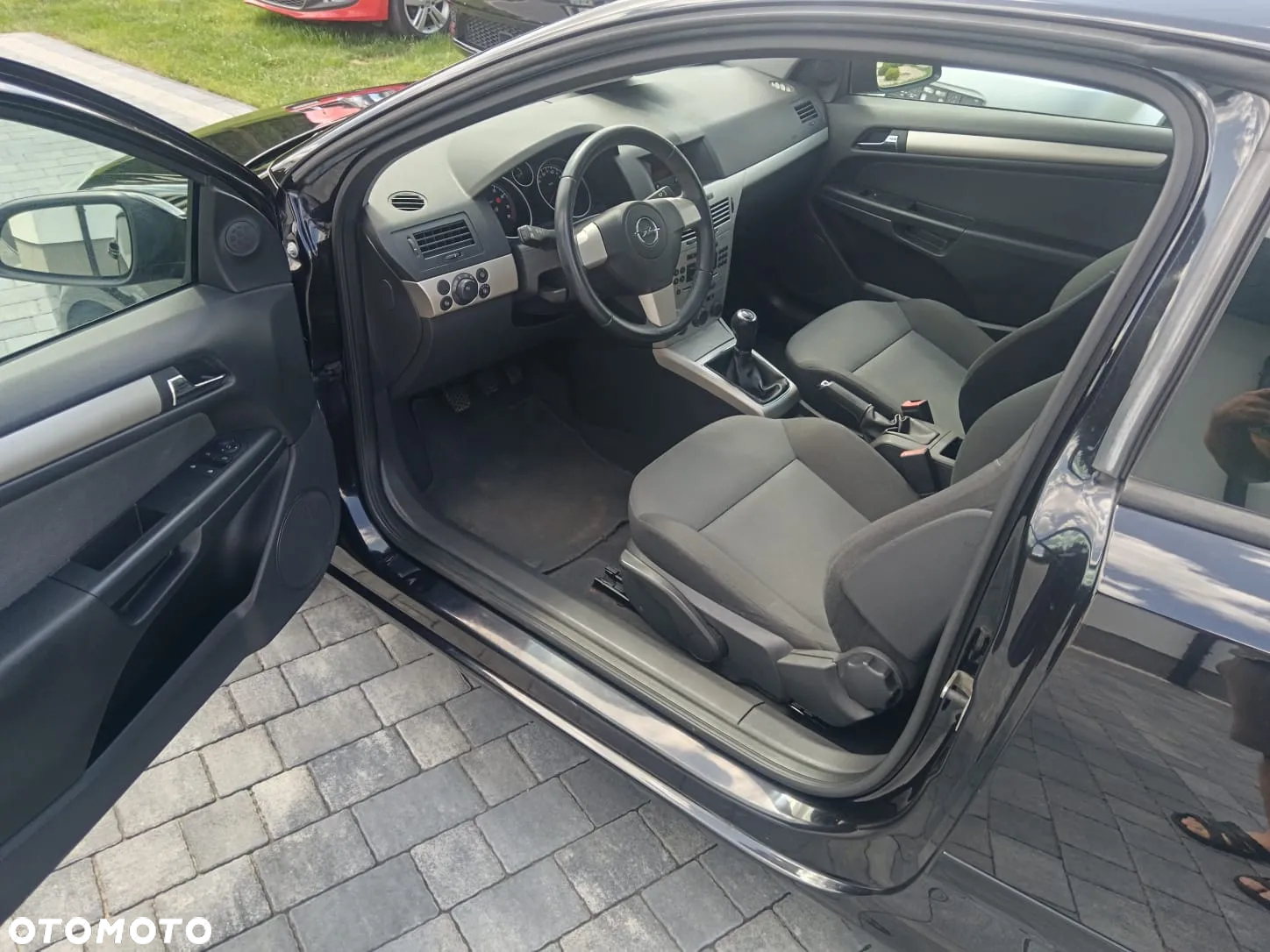 Opel Astra GTC 1.6 - 22