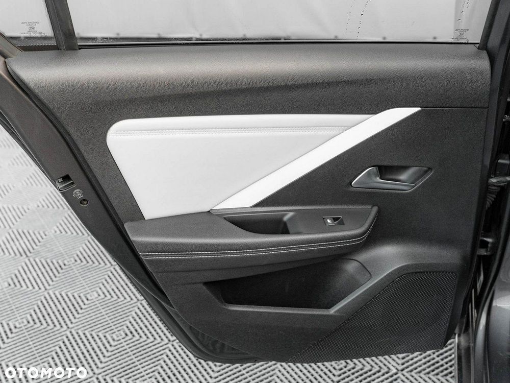 Opel Astra 1.2 T Elegance S&S - 26