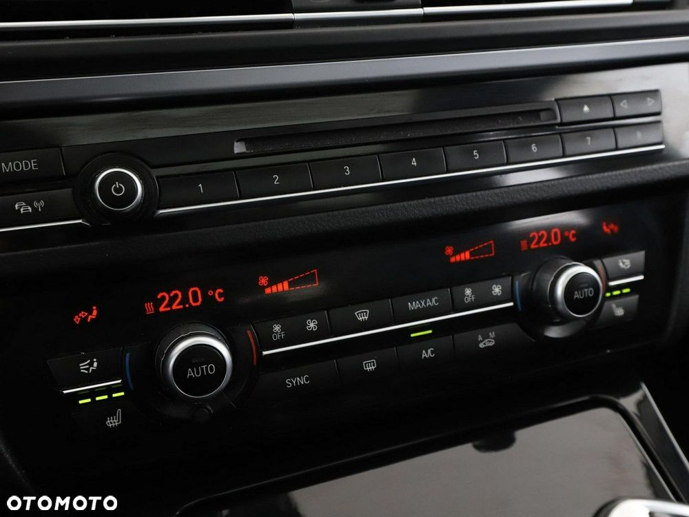 BMW Seria 5 520d xDrive - 29