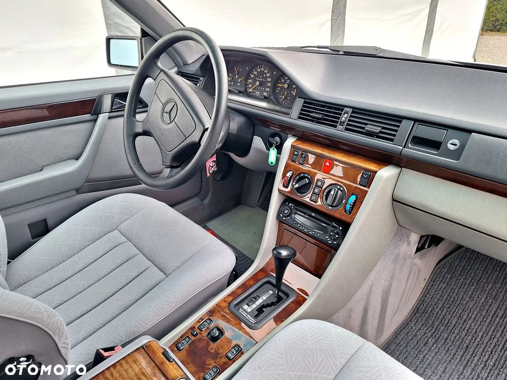 Mercedes-Benz W124 (1984-1993) - 29
