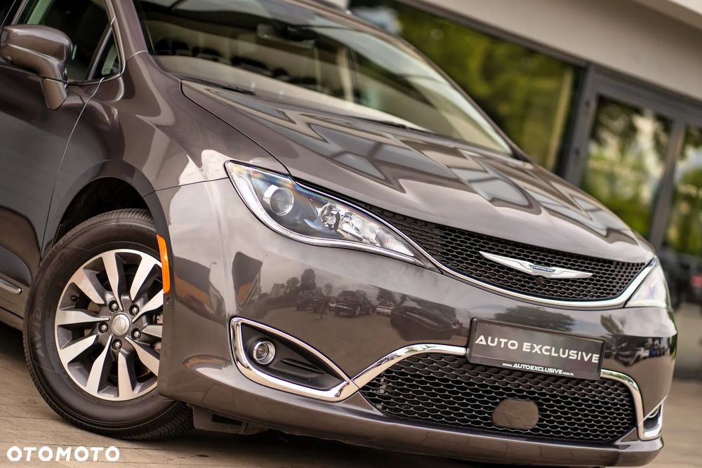 Chrysler Pacifica - 2