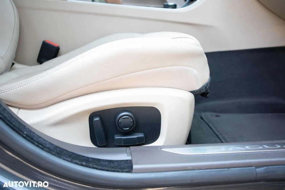 Jaguar XF 20d RWD E-Performance Portfolio - 7