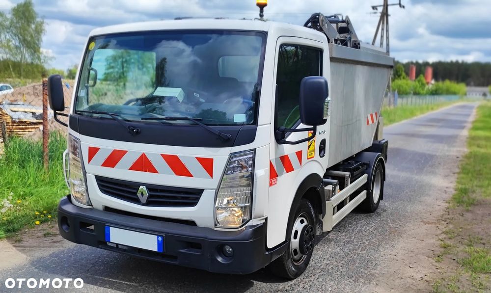 Renault Maxity - 2