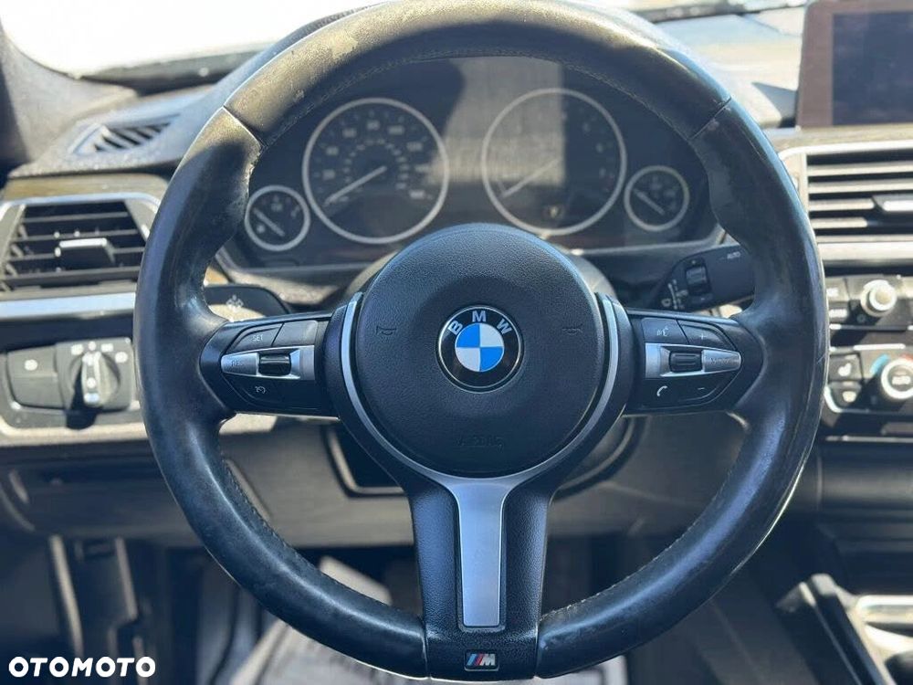 BMW Seria 3 330i M Sport - 22