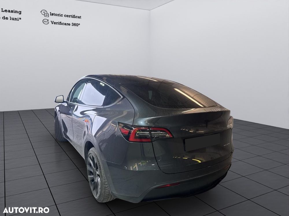 Tesla Model Y - 4