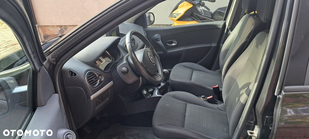 Renault Clio - 8