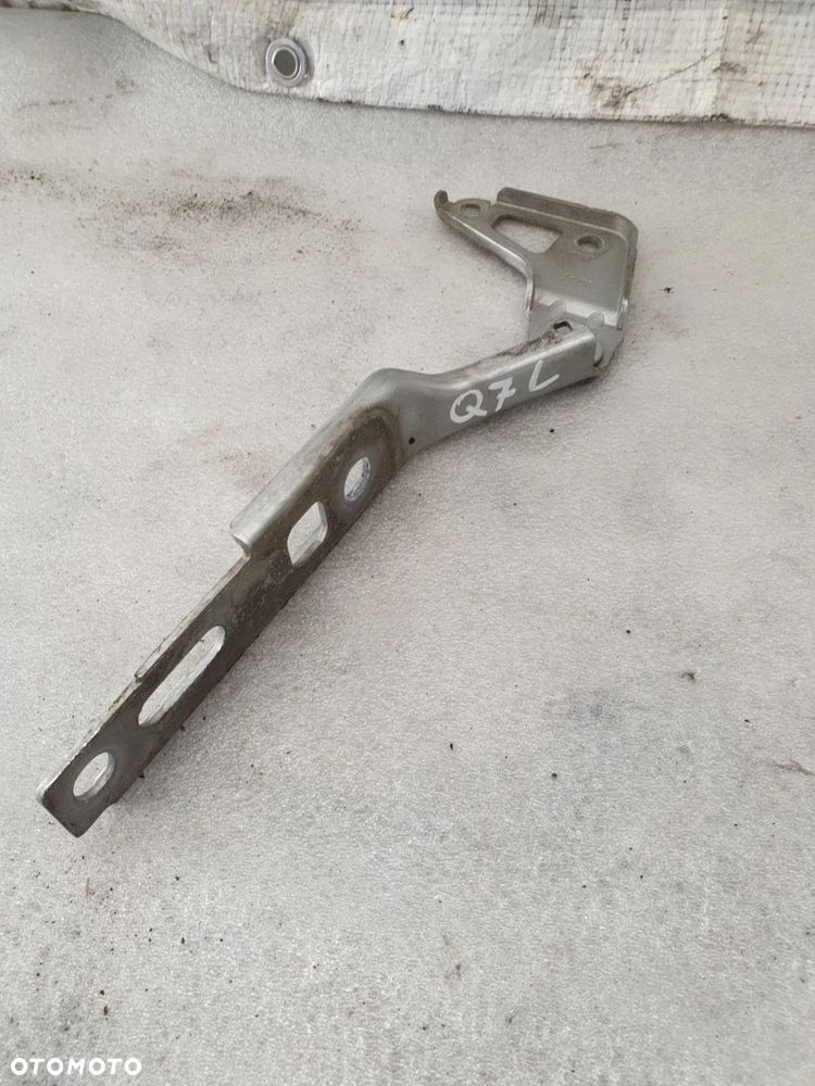 Zawias maski lewy 4L0823301 AUDI Q7 - 2