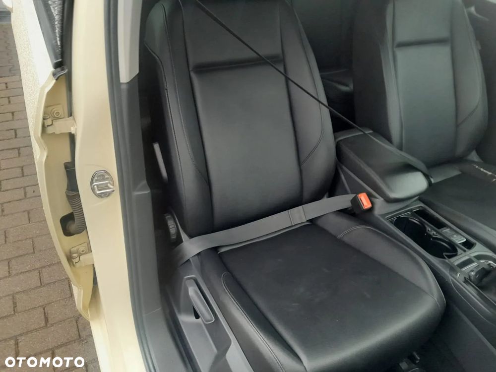 Volkswagen Touran - 22