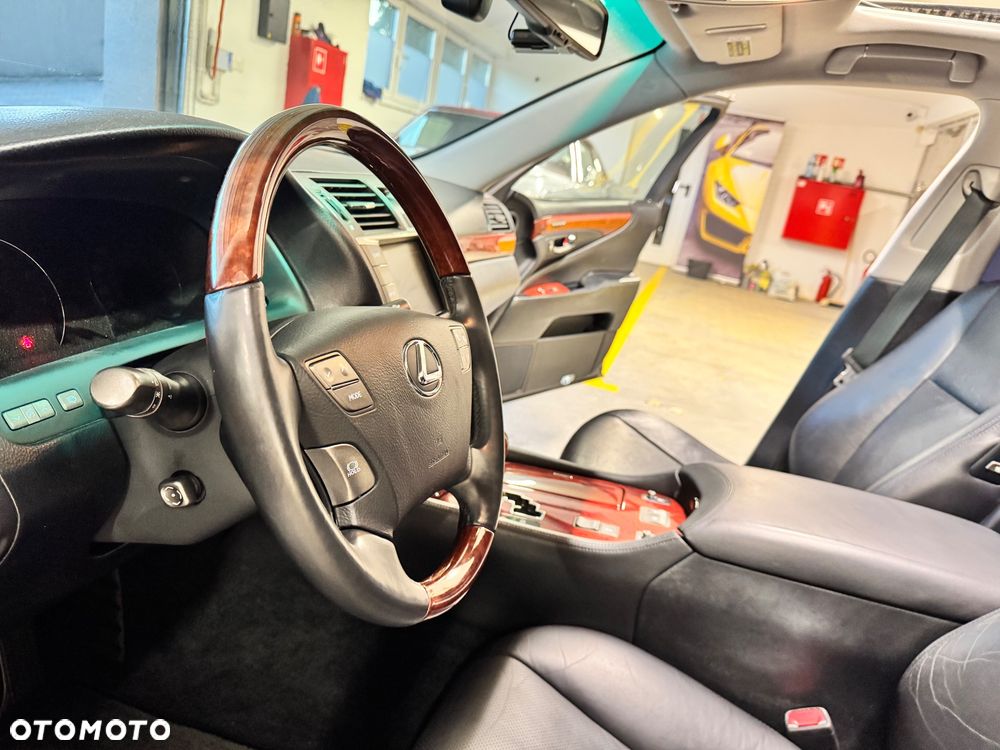 Lexus LS - 27