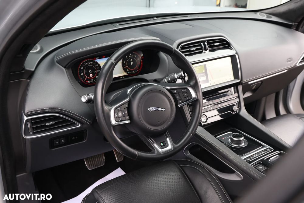 Jaguar F-Pace P250 AWD HSE - 8