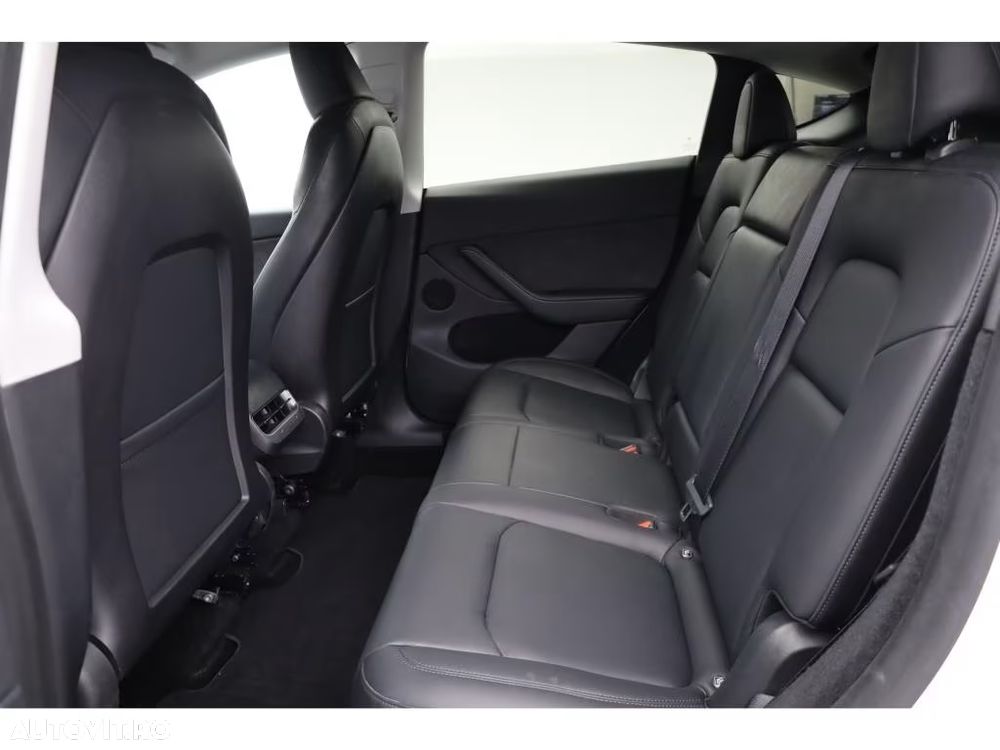 Tesla Model Y AWD Performance - 14