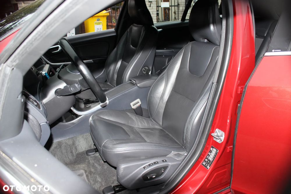 Volvo V60 D5 Geartronic Summum - 11