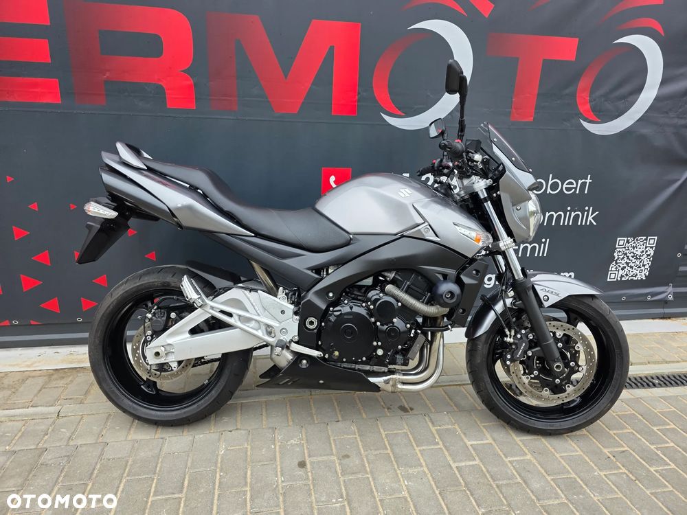 Suzuki GSR - 2