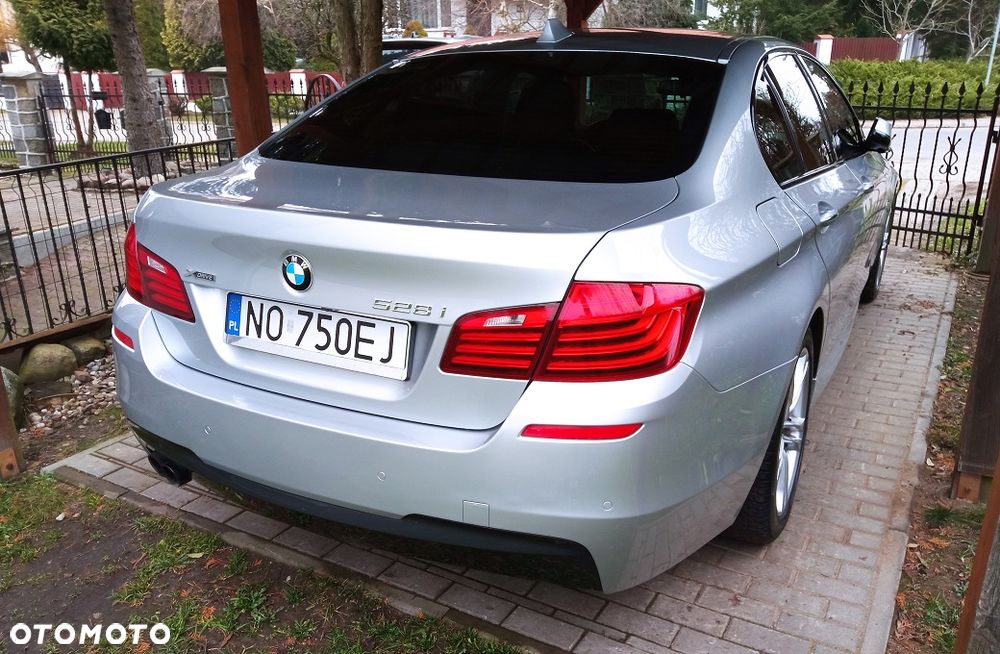 BMW Seria 5 528i xDrive - 4
